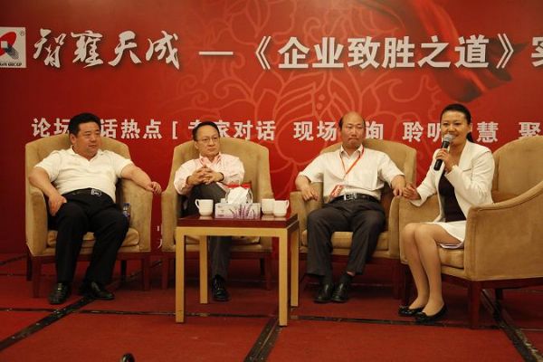 孙明高博士、美国著名基金投资人比利先生、沃伦万联总经理江文先生给各位学员做咨询