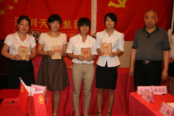 优胜小组发放奖品